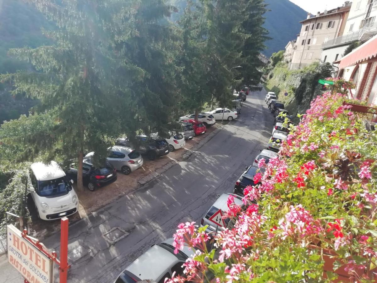 Hotel Grotta Dei Colombi Scanno Exterior foto